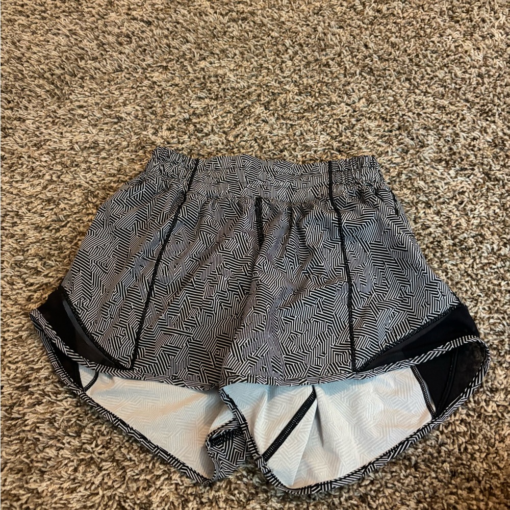 Lululemon Hotty Hot 4in, Size 2